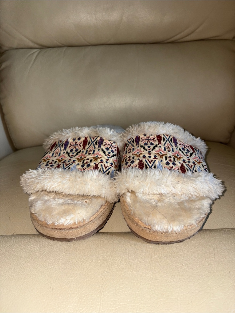 MINNETONKA Cozy Faux-Fur Slide Slippers with Patterned Strap - Cream - Picture 2 of 5